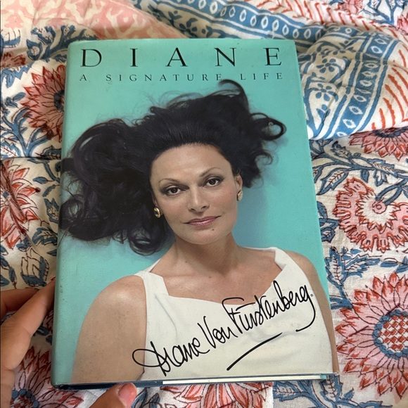 Signed Copy Diane Von Furstenberg A Signature Life Book - Teal and White Cover - Picture 1 of 9